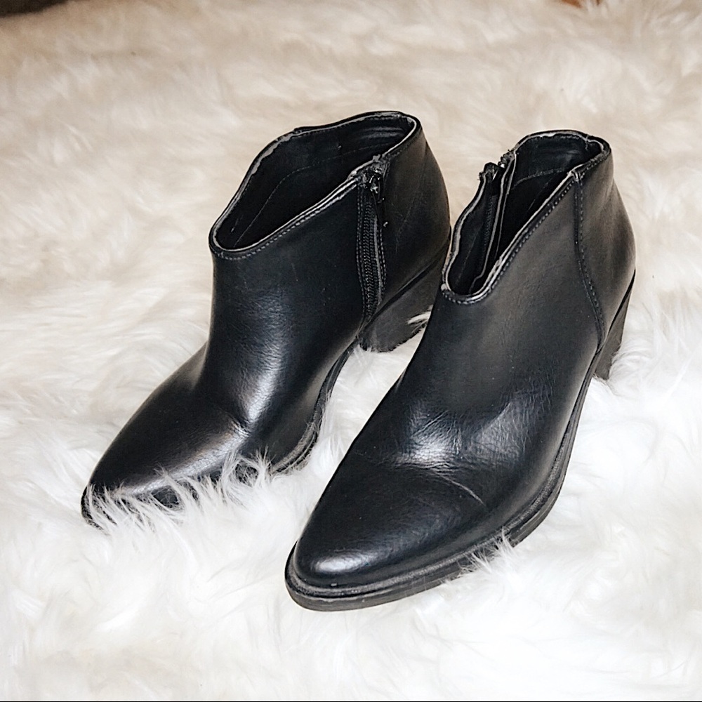 Booties 🖤 - Picture 3 of 4